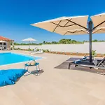 בית נופש Glavilla *